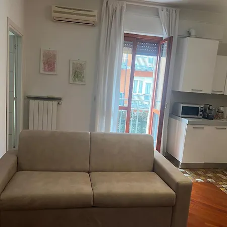 Italia61 Metro House Apartament *