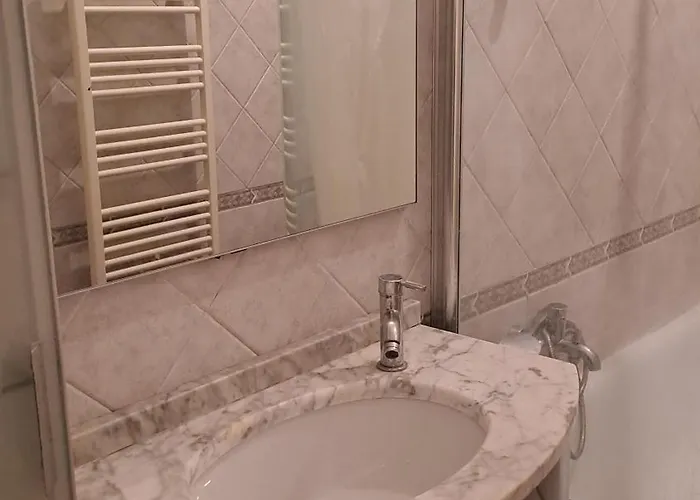 Apartament Italia61 Metro House