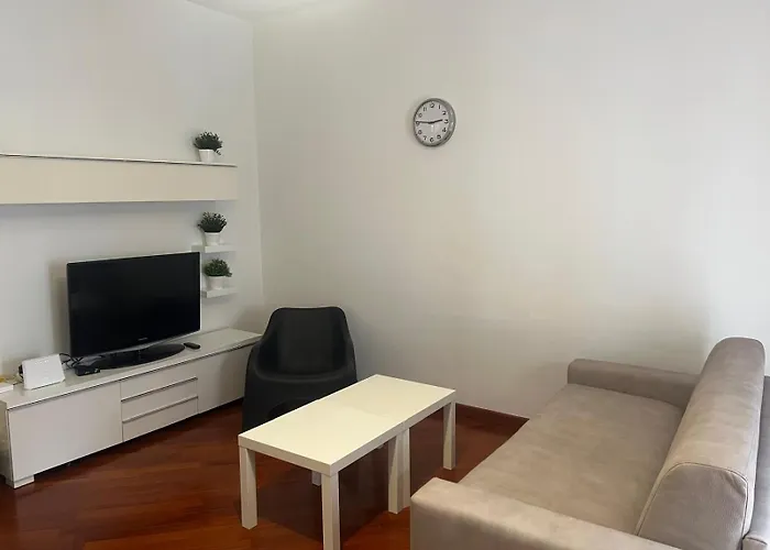 Italia61 Metro House Apartament *