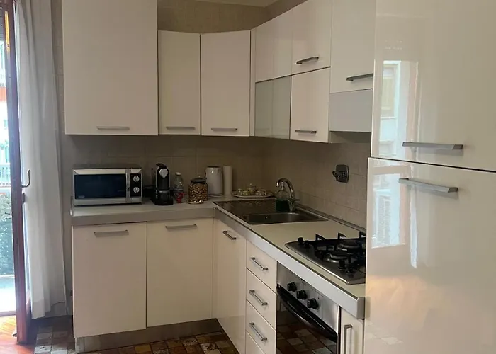 Italia61 Metro House Apartament *