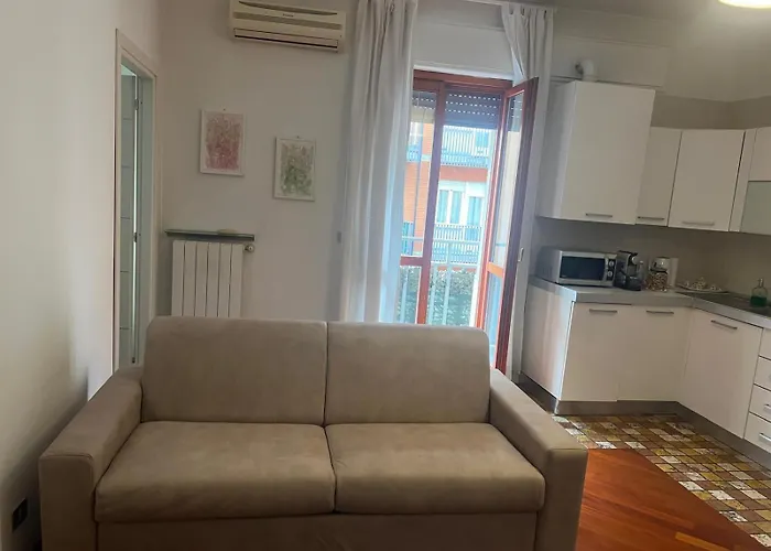 Italia61 Metro House Apartament *